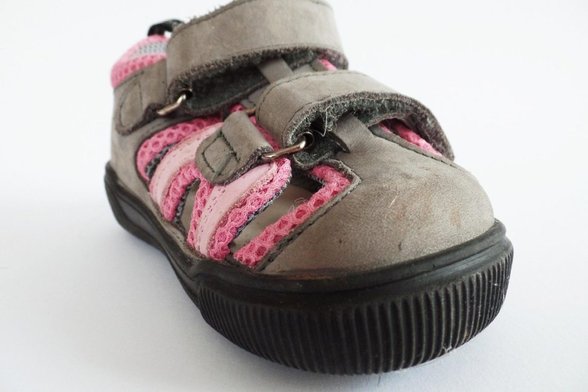 Pieds plats et padel : adapter chaussures et prévenir douleurs