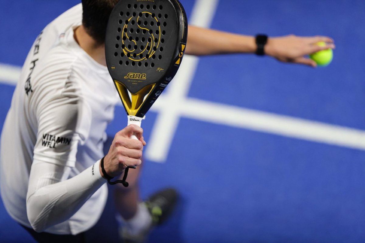 Semelles et motifs pour l'adhérence sur terrain de padel