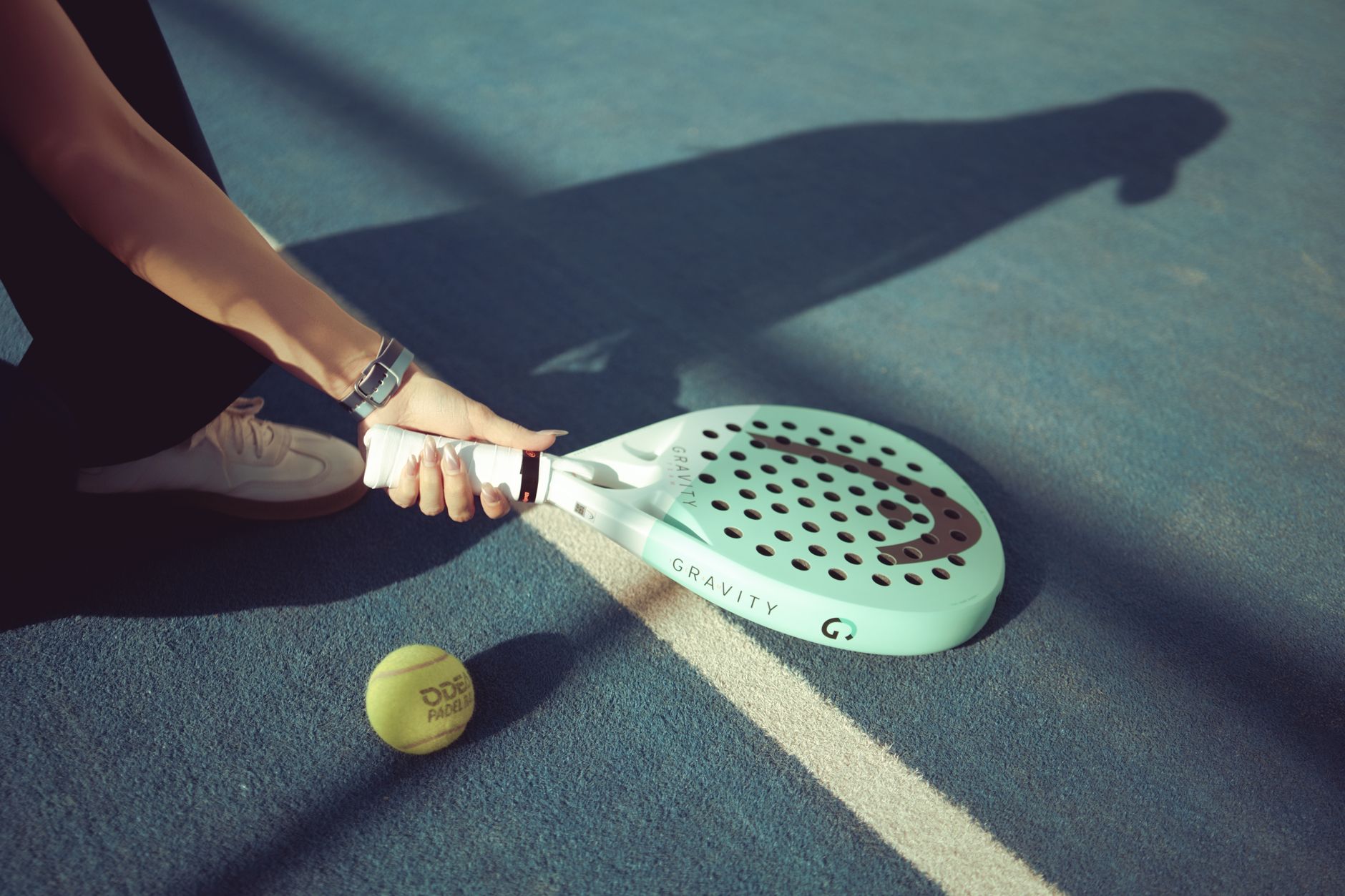 Choisir entre Babolat et Head pour l'appui latéral au padel